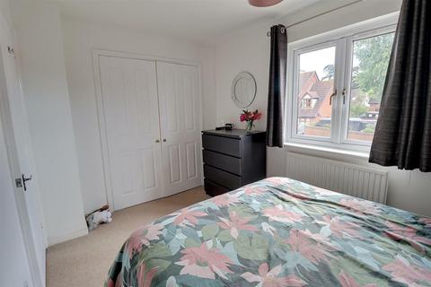 6 Berkeley Close, Hucclecote, Gloucester, GL3 3TG