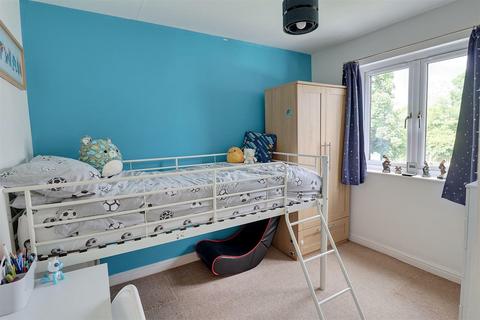 6 Berkeley Close, Hucclecote, Gloucester, GL3 3TG