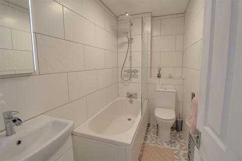 6 Berkeley Close, Hucclecote, Gloucester, GL3 3TG