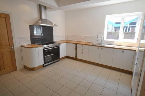 3 bedroom semi-detached house to rent, Stand Avenue, Manchester M45