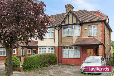 4 bedroom semi-detached house for sale, The Brackens, Enfield