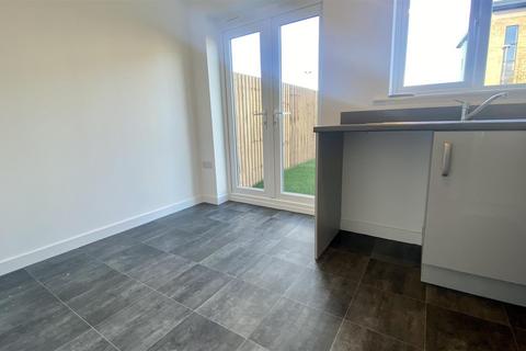 3 bedroom semi-detached house to rent, Dennis Davison Place, Coventry