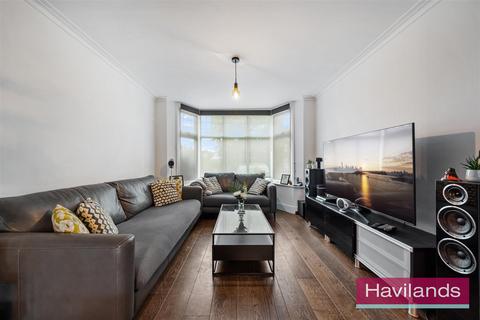 4 bedroom semi-detached house for sale, Fountains Crescent, London