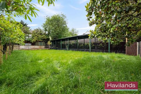 3 bedroom property with land for sale, Park Avenue, Enfield