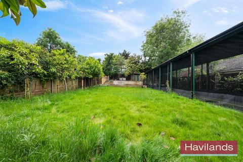 3 bedroom property with land for sale, Park Avenue, Enfield