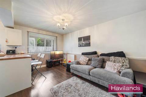 1 bedroom flat to rent, Magpie Close, Enfield