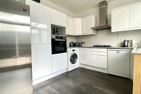 14 Wilmer Way, London, N14 7JA