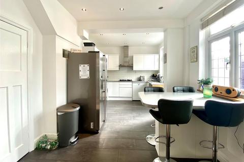 14 Wilmer Way, London, N14 7JA