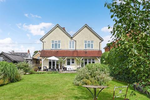 63 Headley Road, Liphook, GU30 7PR