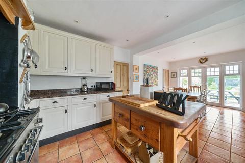 63 Headley Road, Liphook, GU30 7PR