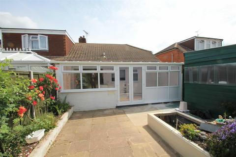 2 bedroom bungalow to rent, Windmill Road, Sittingbourne