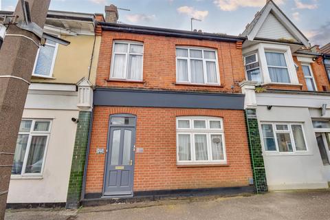 2 bedroom flat for sale, Westborough Road, Westcliff-On-Sea SS0