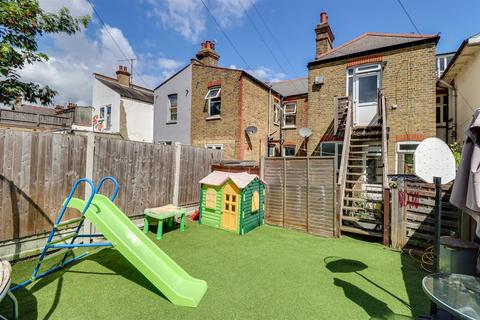 2 bedroom flat for sale, Westborough Road, Westcliff-On-Sea SS0