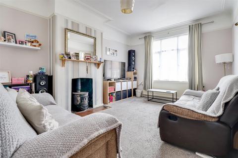 2 bedroom flat for sale, Westborough Road, Westcliff-On-Sea SS0