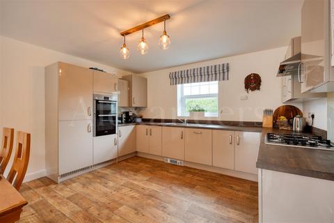 5 bedroom detached house for sale, Meadow Close, Newton Burgoland