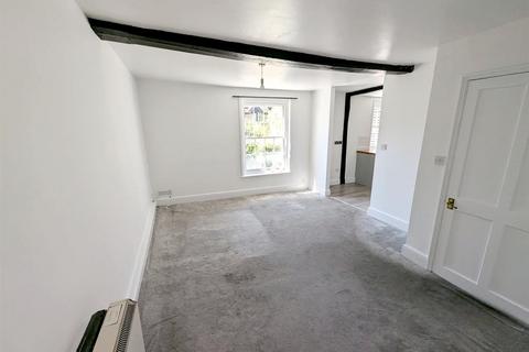 6 bedroom flat to rent, High Street, Rochester