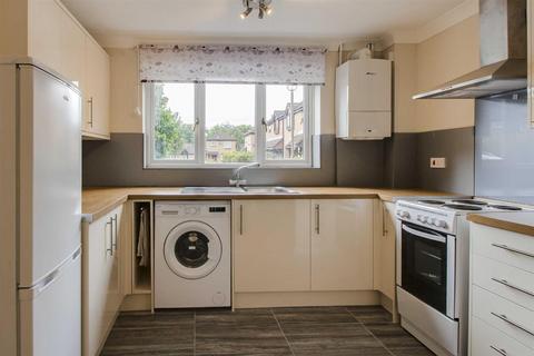 2 bedroom terraced house to rent, Martingale Place, Downs Barn