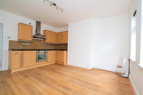 1 bedroom flat to rent, Heath Road, Twickenham