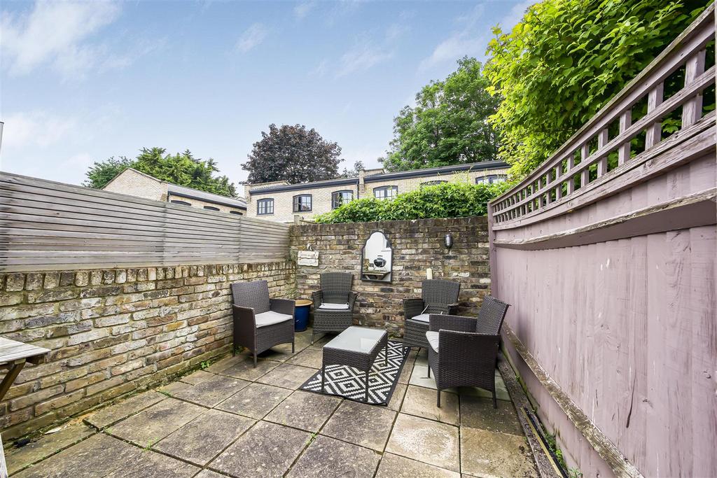 Grosvenor Road, Twickenham 2 bed terraced house for sale £695,000