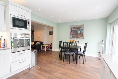47 Stanley Square, Carshalton, SM5 4LX