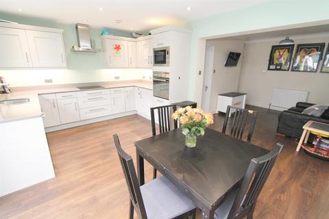 47 Stanley Square, Carshalton, SM5 4LX