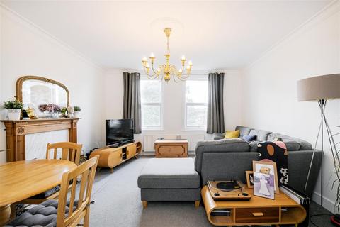 2 bedroom apartment to rent, Epping New Road, Buckhurst Hill