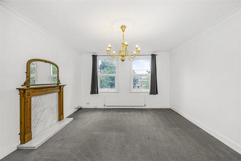 2 bedroom apartment to rent, Epping New Road, Buckhurst Hill