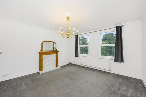 2 bedroom apartment to rent, Epping New Road, Buckhurst Hill