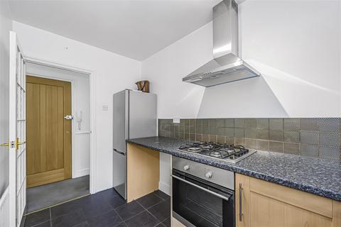 2 bedroom apartment to rent, Epping New Road, Buckhurst Hill