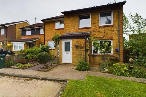1 bedroom flat to rent, Knole Close, Pound Hill RH10