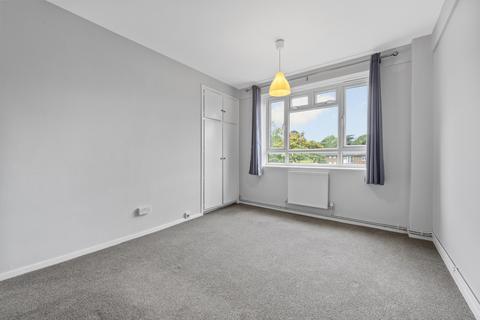 3 bedroom flat to rent, Fernwood, SW19