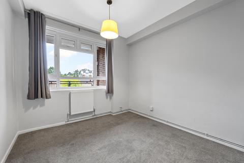 3 bedroom flat to rent, Fernwood, SW19