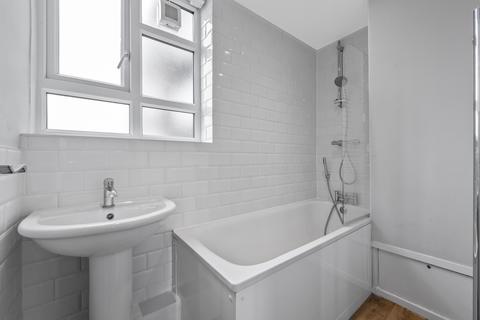 3 bedroom flat to rent, Fernwood, SW19