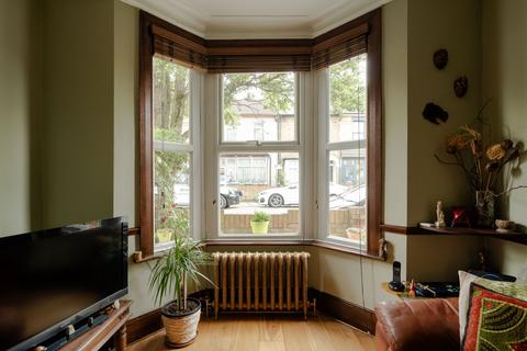 3 bedroom terraced house for sale, Cary Road, London E11