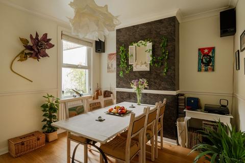 16 Cary Road, London, E11 3LQ