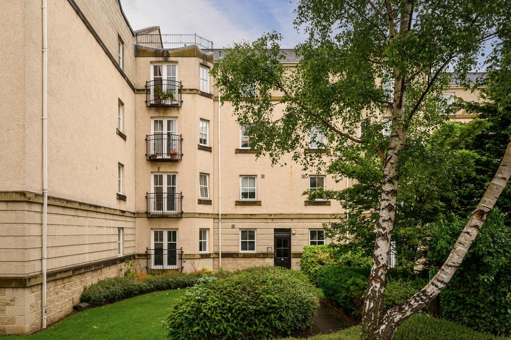 Huntingdon Place, Edinburgh EH7 2 bed ground floor flat for sale £320,000