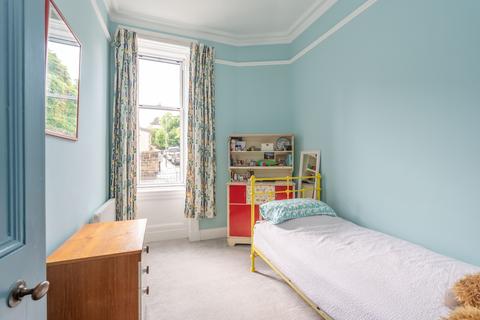166 Craiglea Drive, Edinburgh, EH10 5PU