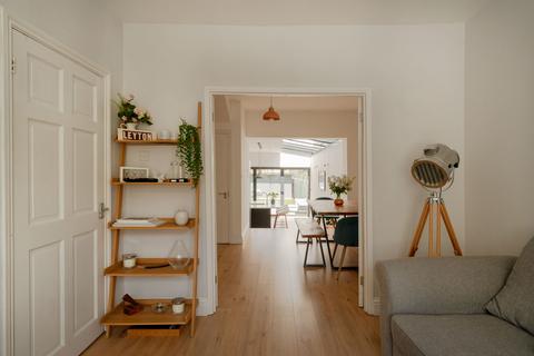 28 Downsell Road, London, E15 2BU