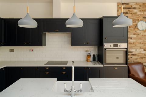 28 Downsell Road, London, E15 2BU