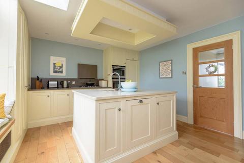 2 Abbots Close, North Berwick, EH39 5HN