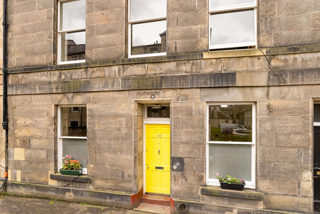 32 Kirk Street, EDINBURGH, EH6 5EZ 2 bed flat for sale £340,000