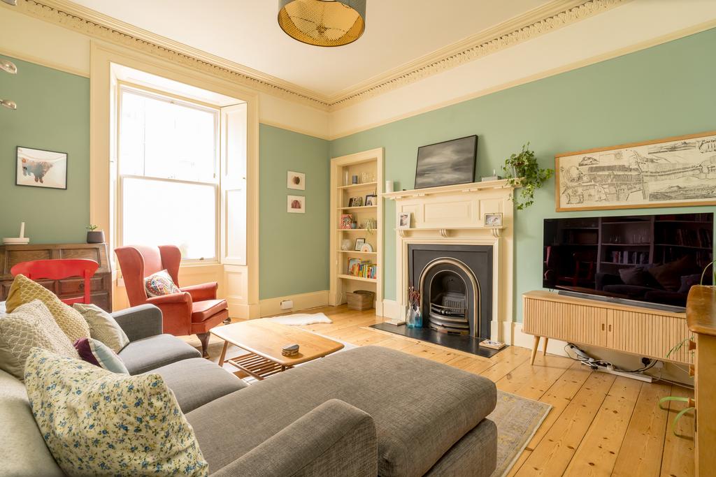 32 Kirk Street, EDINBURGH, EH6 5EZ 2 bed flat for sale £340,000