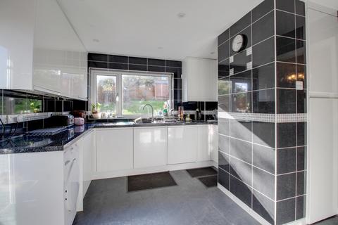 4 bedroom detached house for sale, Grasmere Way, Leighton Buzzard, Bedfordshire, LU7