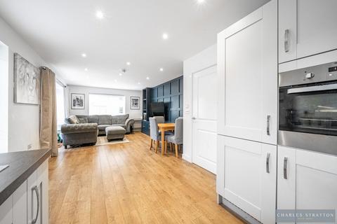 4 Falcon Way, South Ockendon, RM15 5FW