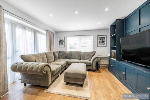 4 Falcon Way, South Ockendon, RM15 5FW
