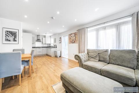 4 Falcon Way, South Ockendon, RM15 5FW