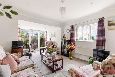 46 Lynwood, Folkestone, CT19 5DB