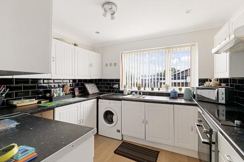 46 Lynwood, Folkestone, CT19 5DB
