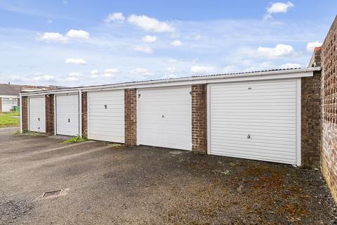 46 Lynwood, Folkestone, CT19 5DB