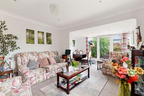 46 Lynwood, Folkestone, CT19 5DB